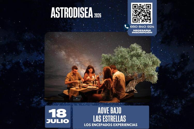 Cartel de Astrodisea 2026 para la actividad AOVE bajo las estrellas, el 18 de julio, con una imagen de varias personas cenando bajo un cielo estrellado junto a un olivo. Incluye código QR, teléfono de contacto y aviso de inscripción necesaria.